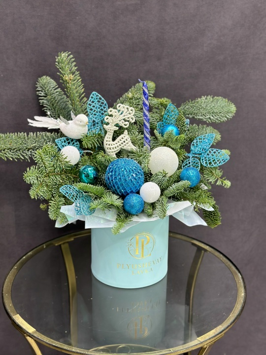 Фото Свеча размер М новогодняя композиция