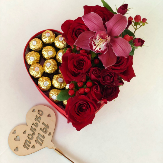Фото Сердце с розами и конфетами S