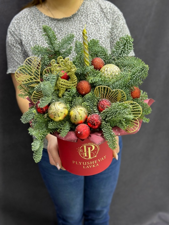 Фото Свеча размер М новогодняя композиция