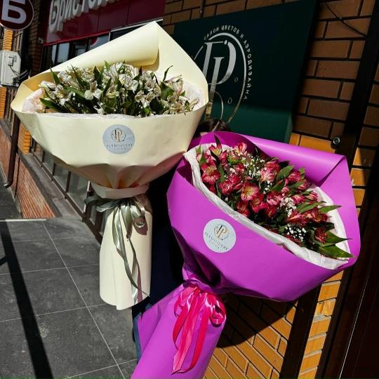 Фото Альстромерии 9 штук и гипсофила