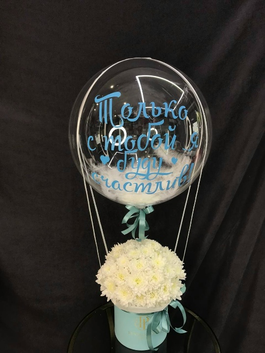 Фото Букет в коробке М с шаром