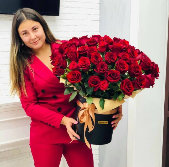 Фото 51 красная роза в коробке