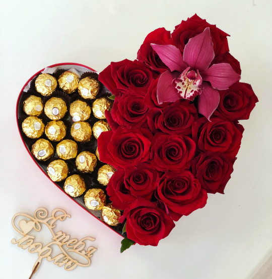 Фото Сердце с розами и конфетами XL