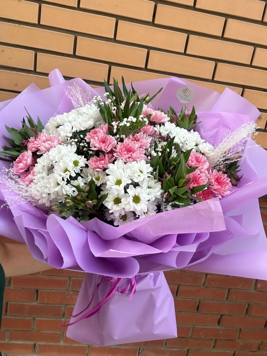 Фото Шикарный объемный букет из стойких цветов