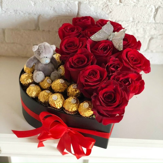 Фото Сердце с розами и конфетами L