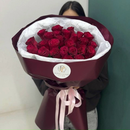 Фото 25 красных роз 50 см