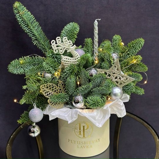 Фото Свеча размер М новогодняя композиция