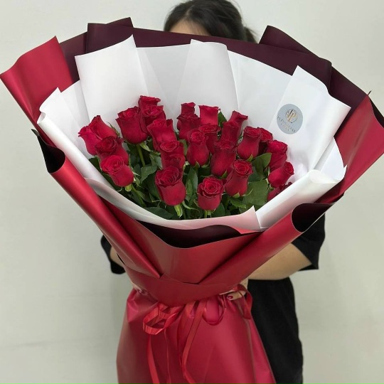 Фото 25 красных Роз 50 см