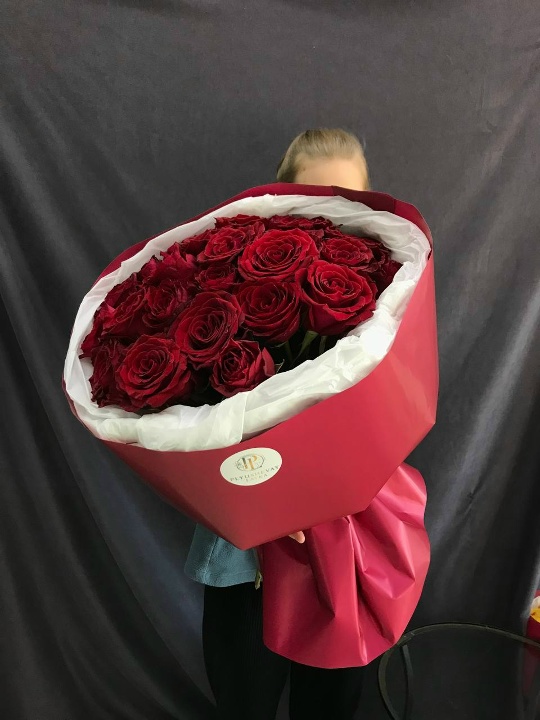 Фото Роза 25 штук красные